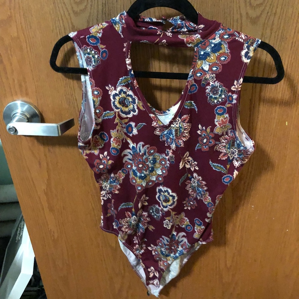 Floral body suit. Burgundy